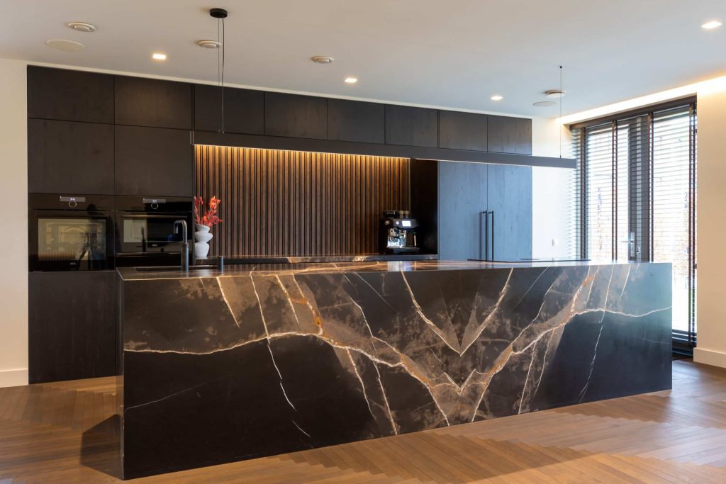 Luxe keuken zwart marmer