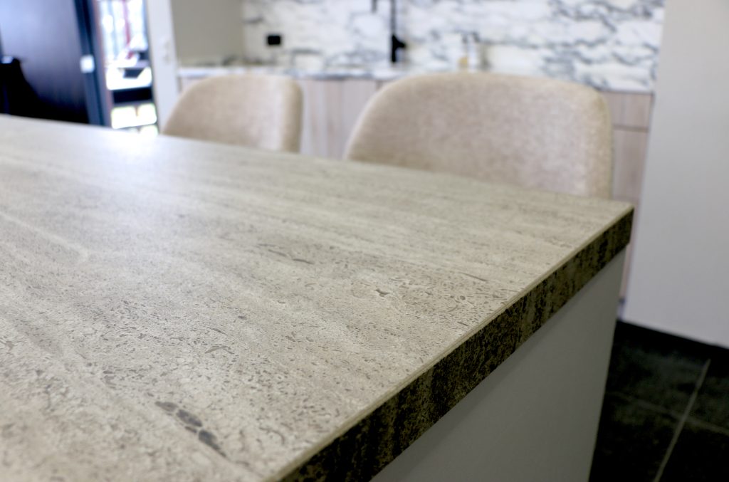 keramiek keukenblad betonlook