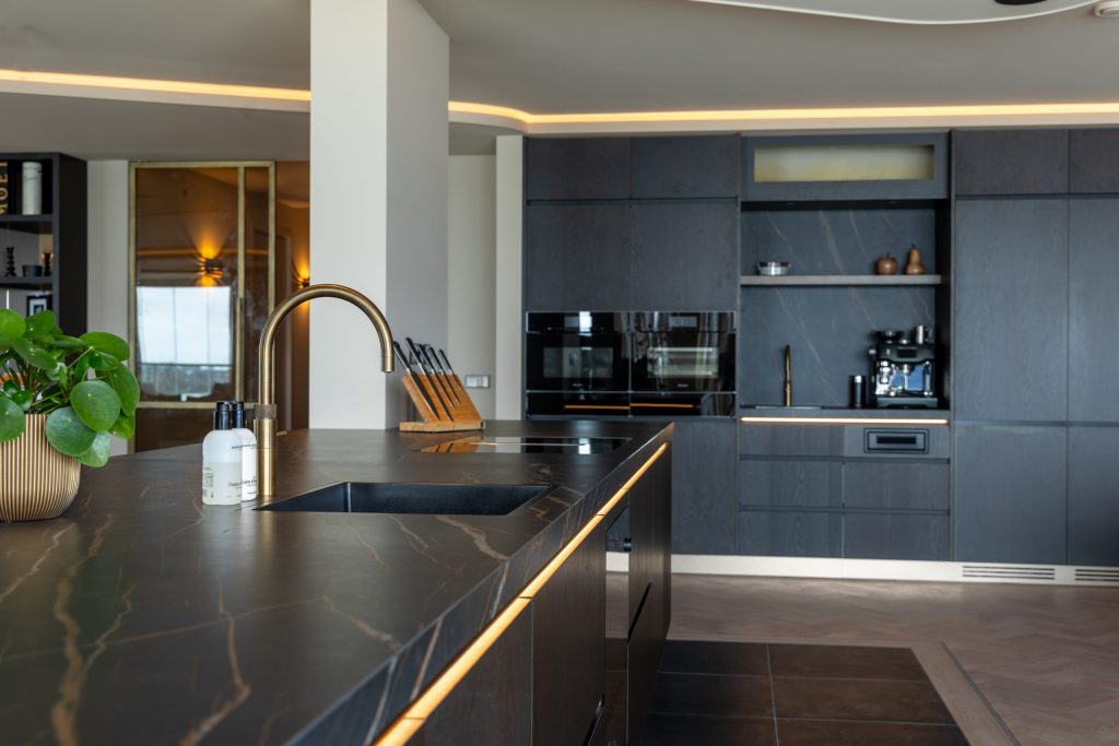Luxe zwarte keuken